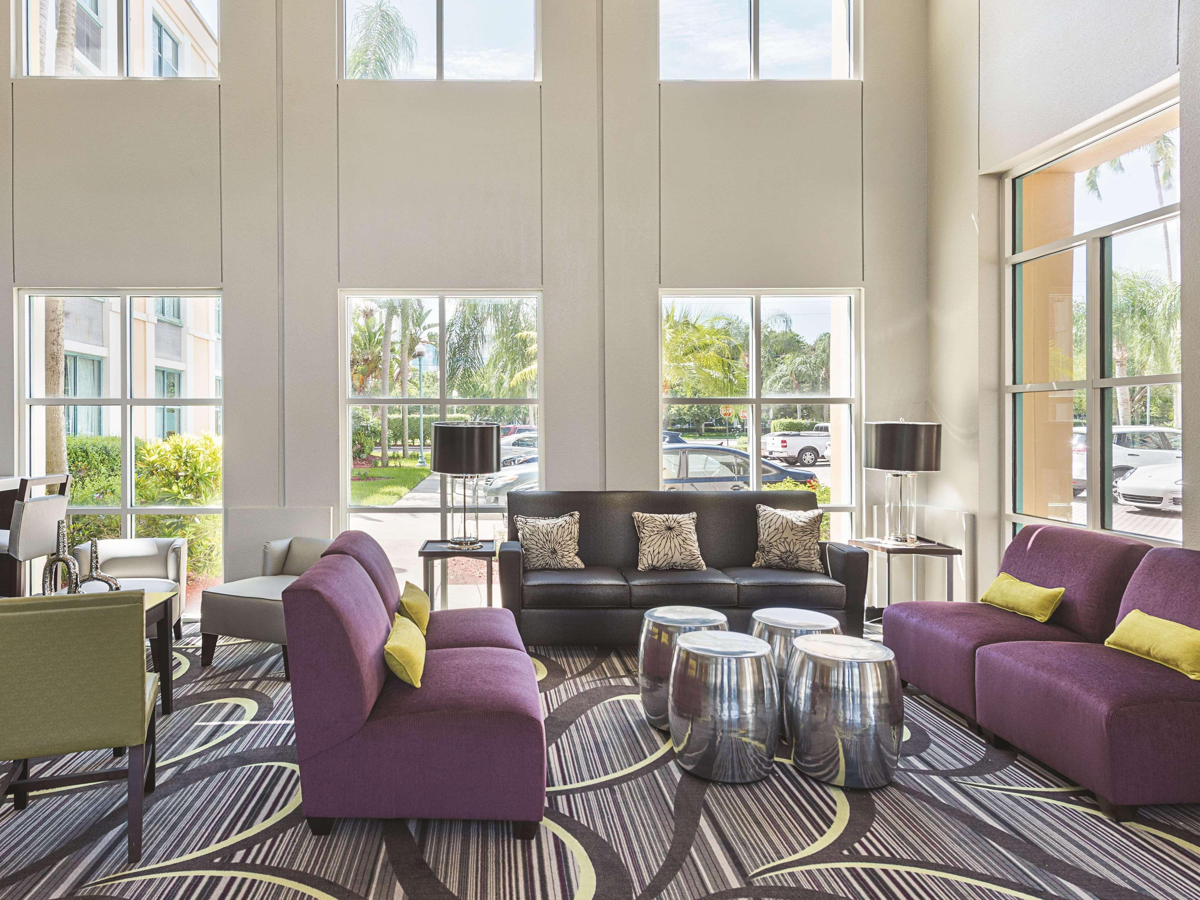 Hotel La Quinta By Wyndham At Sw 6th St 3*