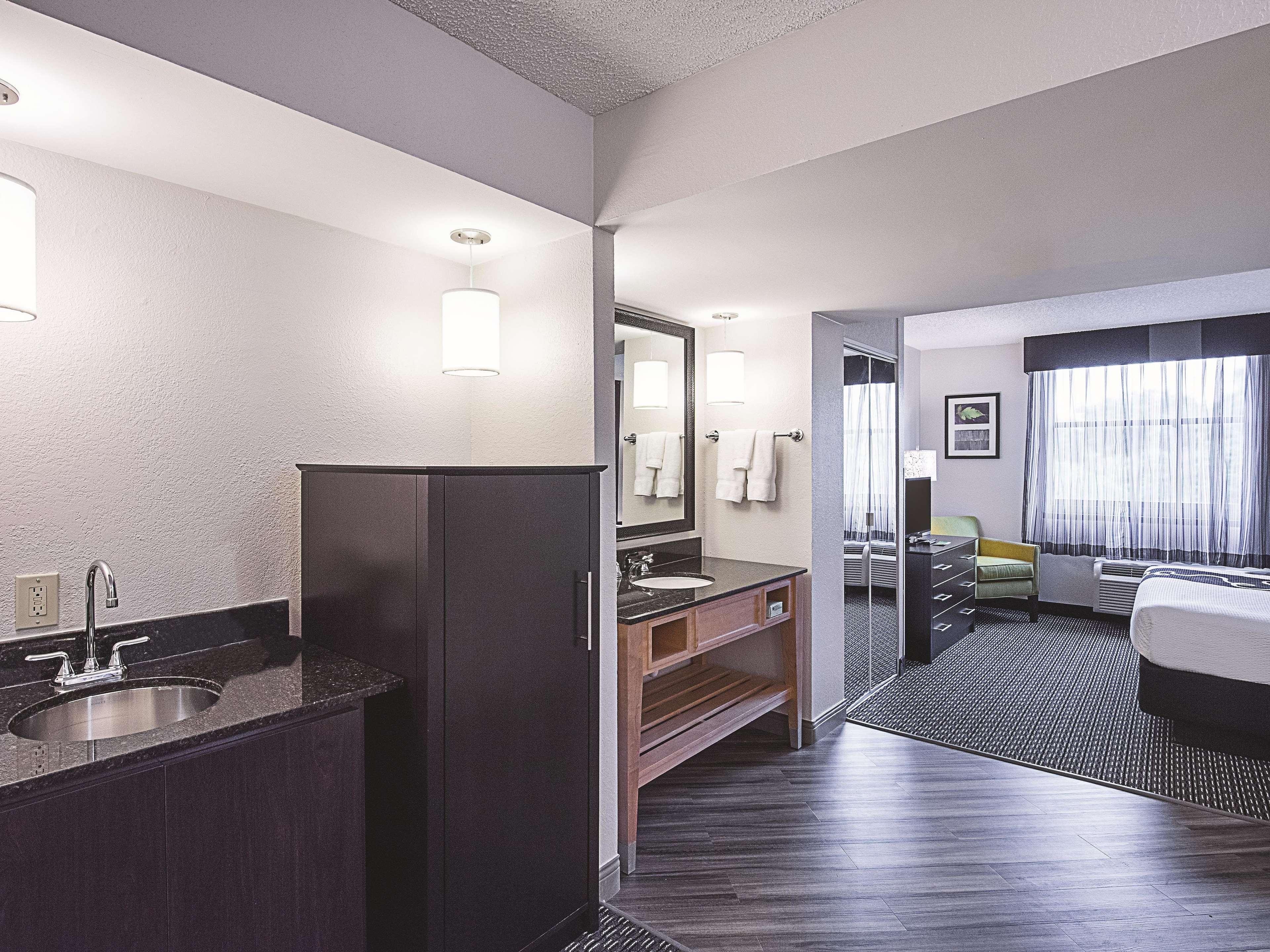 Hotel La Quinta By Wyndham At Sw 6th St 3*
